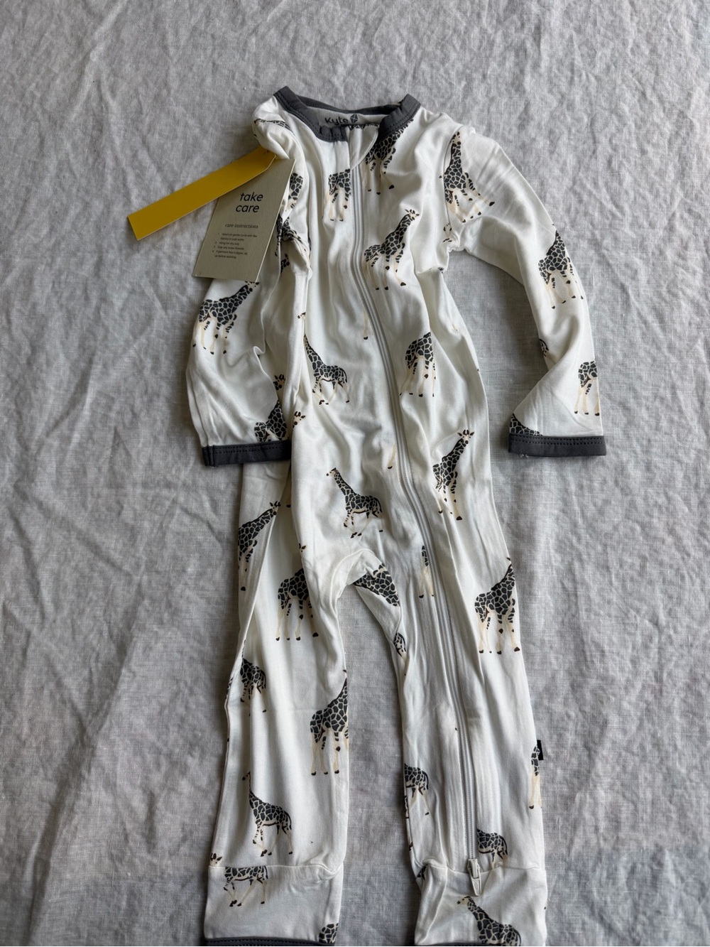 Kyte BABY White Giraffe-Print zippered romper